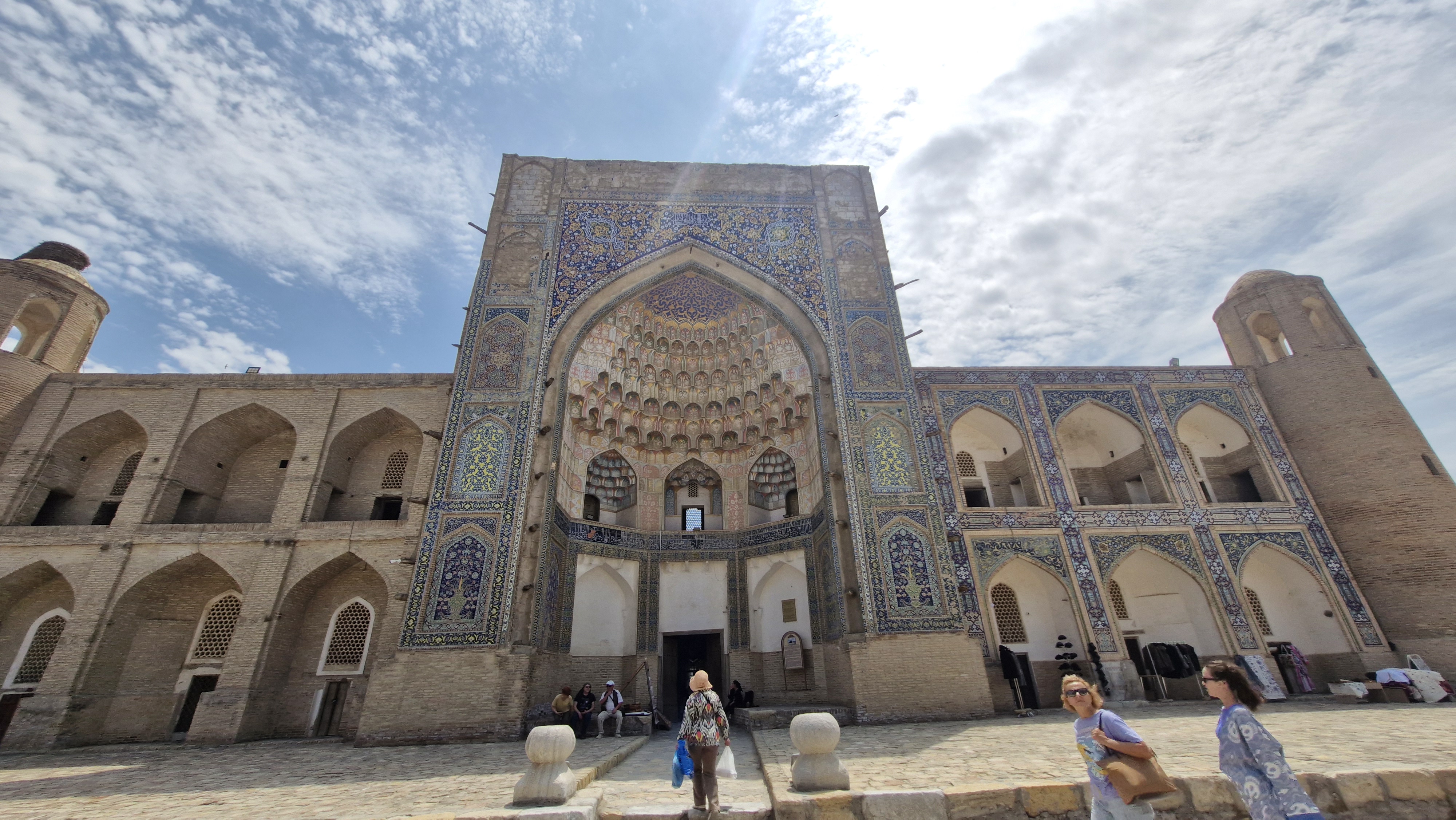 Nadir Divan-Begi Madrasah